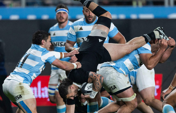 Los All Blacks silencian a los críticos con una victoria dominante sobre Argentina y extienden su racha invicta en Eden Park a 50 juegos